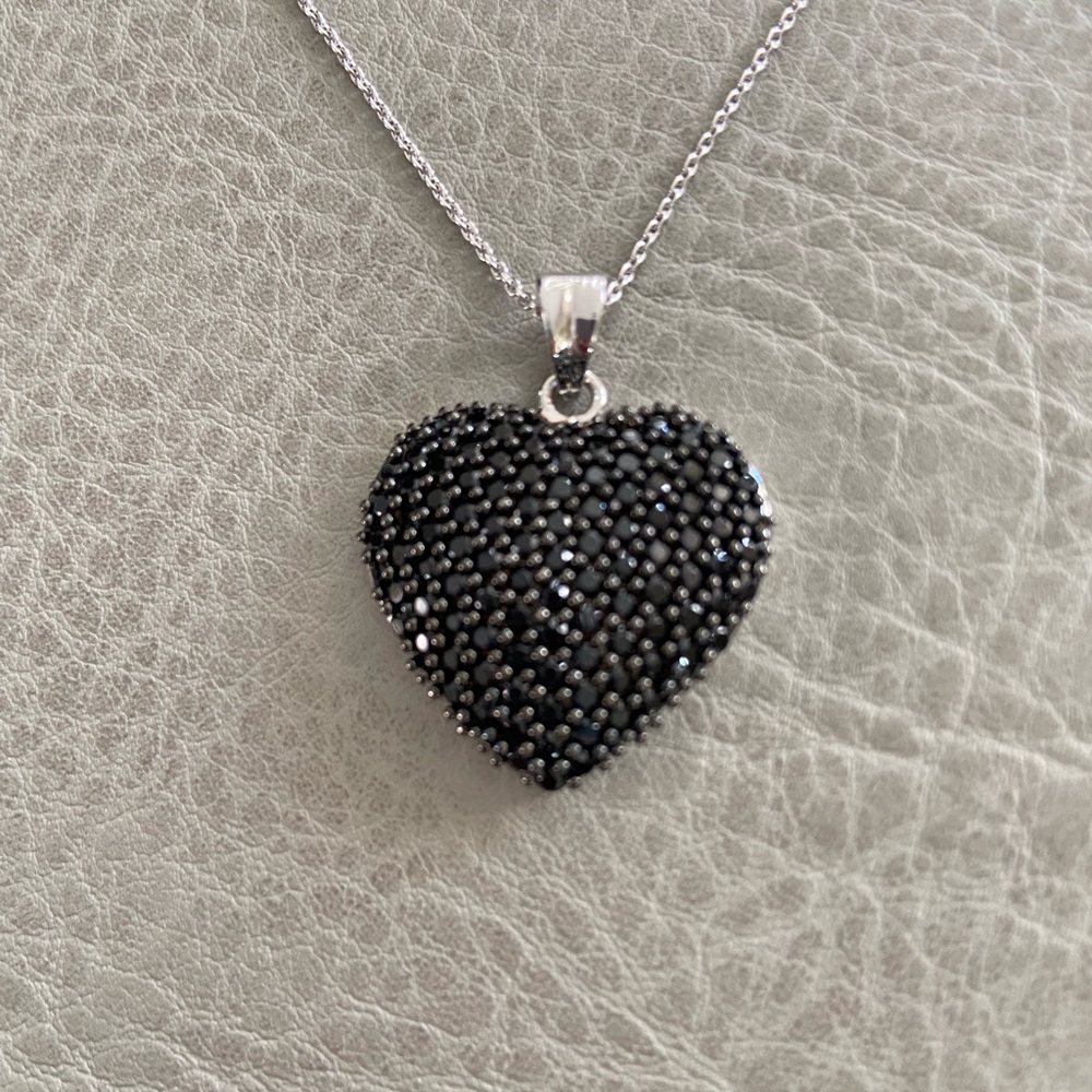 PRICE DROP! 4 cttw Black Spinel Heart Necklace - Picture 3 of 8